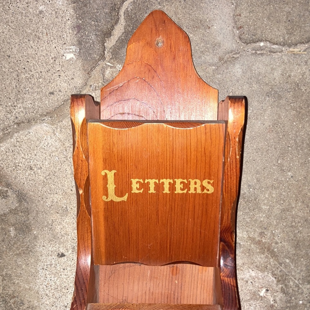 📬✉️ Vintage 1970s / 1980s Straw Wooden Gold Ink Wall Organizer for Mail 📦📭 - Picture 4 of 7